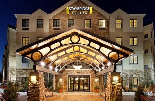 Dearborn Apartment | Roll-in Shower | Indoor Pool, Hot Tub, Free Wi-Fi, Free Breakfast