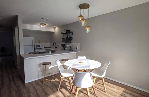 Chelan Condo | Romantic Boutique Getaway with Modern Remodel.
