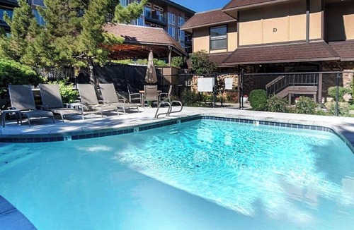 Chelan Condo | Romantic Boutique Getaway with Modern Remodel.