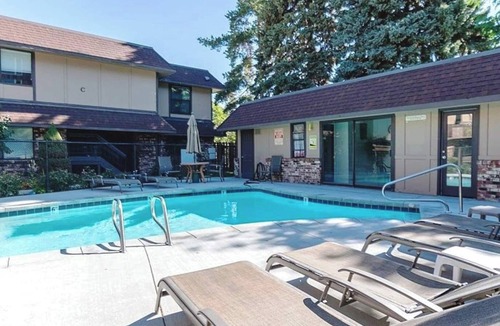 Chelan Condo | Romantic Boutique Getaway with Modern Remodel.