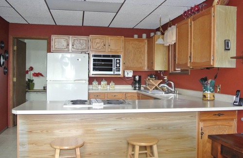 Kalispell Ski Chalet | Romantic, Cedar Chalet, Hot tub, Quiet, Wood Fireplace, Clean, Private