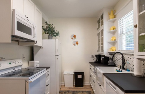 Dundee-Happy Hollow Historic District House | Romantic Dundee House