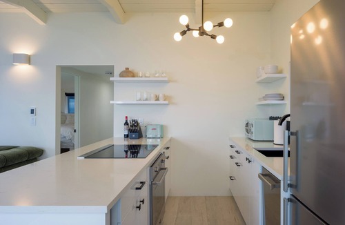 Eastsound House | Romantic Oceanfront Getaway/Hot tub/Chef Kitchen