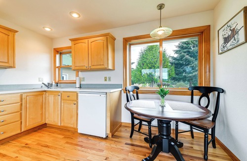 Oakland House | Romantic Vineyard Getaway in Oakland: Mtn Views!