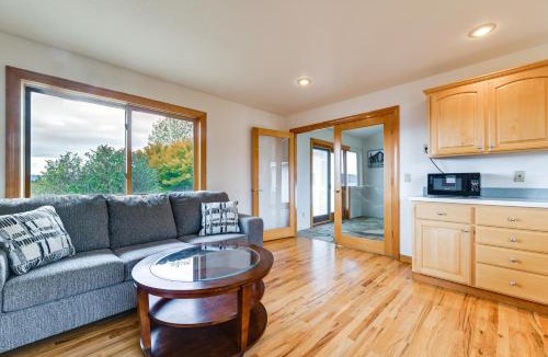 Oakland House | Romantic Vineyard Getaway in Oakland: Mtn Views!