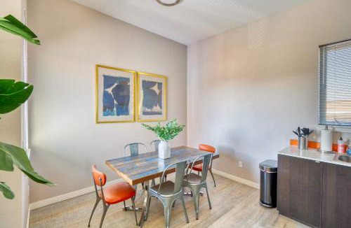 Belmont Apartment | Roof Deck & Food Pods- Hawthorne Penthouse Retreat