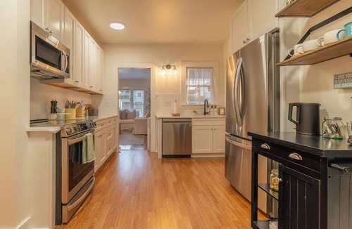 The Bowl of Edmonds House | Roof Top Deck Near the Beach Dog Friendly