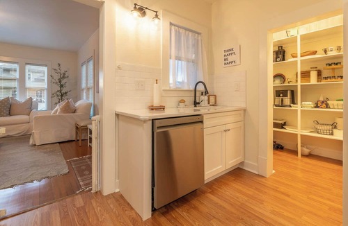 The Bowl of Edmonds House | Roof Top Deck Near the Beach Dog Friendly