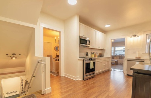 The Bowl of Edmonds House | Roof Top Deck Near the Beach Dog Friendly