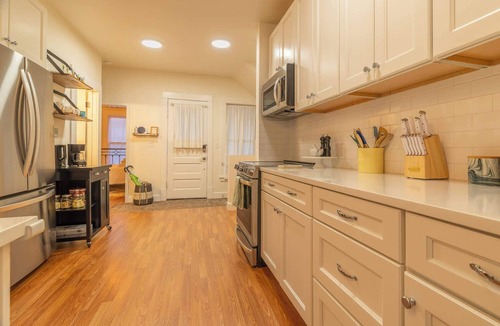 The Bowl of Edmonds House | Roof Top Deck Near the Beach Dog Friendly