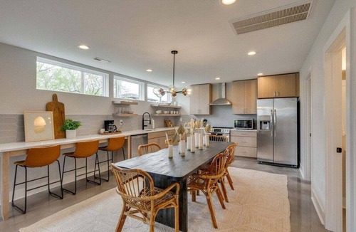 East Nashville House | Rooftop Fire Pit ~ Bach Parties ~ Sleeps 24!