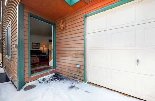 Jackson House | Roomy 2-story home with furnished deck, grill, fireplace, & great location