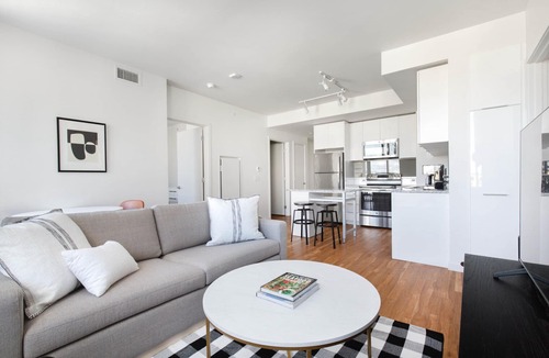 West Bellevue Apartment | Roomy Downtown Bellevue 2BR w/Gym, W/D, near shops, by Blueground