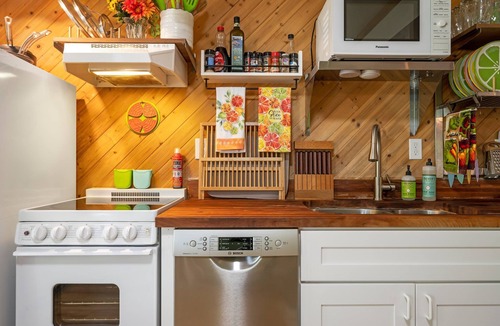 Bonney Lake House | Roomy two-bedroom, family and pet friendly daylight basement apartment.
