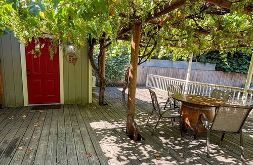 Kerby Condo | Rosé Room at Kerbyville Inn
