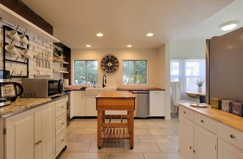 Medford House | Rosewood Collective | House & Studio | Sleeps 11!