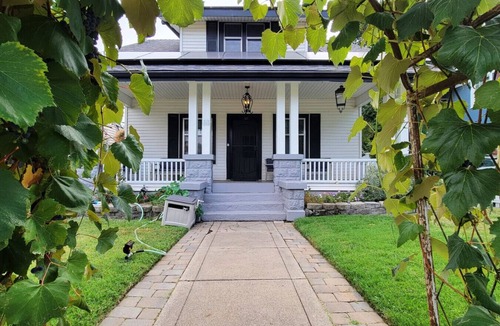 Medford House | Rosewood Collective | House & Studio | Sleeps 11!