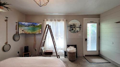 Medford House | Rosewood Landing by WanderLodges - Hot tub - Sauna