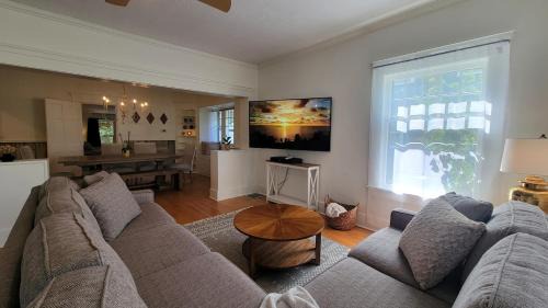 Medford House | Rosewood Landing by WanderLodges - Hot tub - Sauna