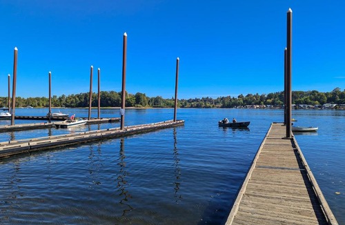 Johns Landing Hotel | Rosie’s Retro River Flat