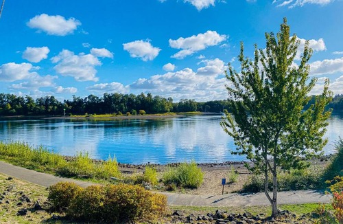 Johns Landing Hotel | Rosie’s Retro River Flat