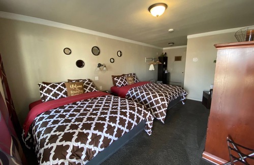Thermopolis Hotel | Roundtop Mountain Vista - Cabins and Motel