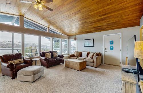 Chelan House | Royal View on Lakeshore