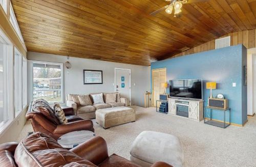 Chelan House | Royal View on Lakeshore