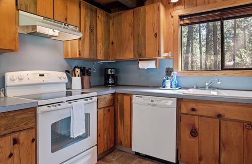 Black Butte Ranch Cabin | RR015 | Lovely Ranch cabin nestled in the woodsy Central Oregon landscape.