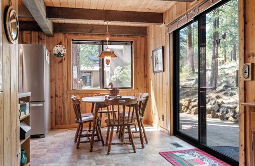 Black Butte Ranch Cabin | RR015 | Lovely Ranch cabin nestled in the woodsy Central Oregon landscape.