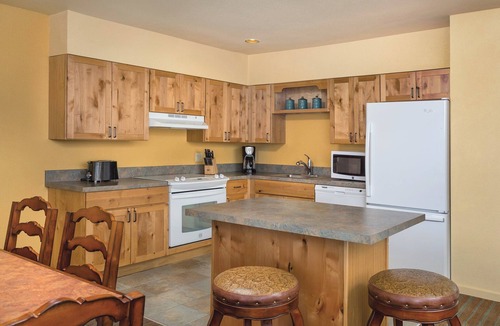Klamath Falls Resort | Running Y! Breathtaking Mountain Views