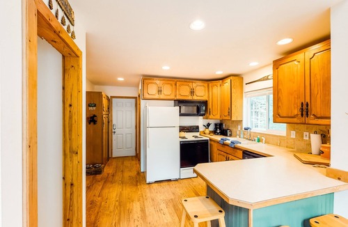 Hoodsport House | Rural, dog-friendly home with loft, deck, firepit, private grill, and game room
