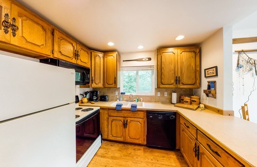 Hoodsport House | Rural, dog-friendly home with loft, deck, firepit, private grill, and game room