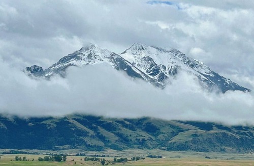 Paradise Valley Apartment | Rustic 1-bedroom studio in Emigrant near Yellowstone N.P. and Chico Hot Springs