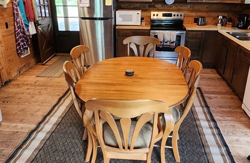 Troy Cabin | Rustic 4-bedroom, lakefront, log cabin on Bull Lake!