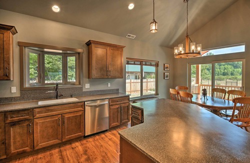 Packwood Cottage | Rustic Cabin Near Mt Rainier: Fire Pit & Bbq!