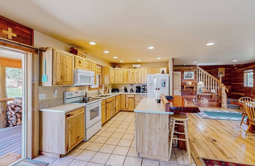 Garden Valley Cabin | Rustic Cabin w/Decks & Hot Tub in Garden Valley!
