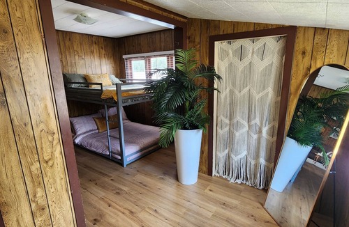 Mineral Cabin | Rustic cabin w/hot tub and sauna on the lake with Mountain view