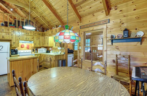 Lansing Cabin | Rustic Cabin w/Phoenix Mtn Views & Trail Access!