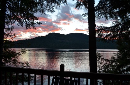 Coolin Cabin | Rustic cabin with stunning sunset views of Priest Lake