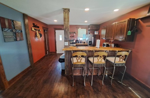 Fulton House | Rustic Charm & Cozy Comfort in Peaceful area. Family friendly pet friendly.