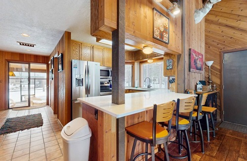 Black Butte Ranch Cabin | Rustic-chic home with patio, pools, hot tubs, & fitness center