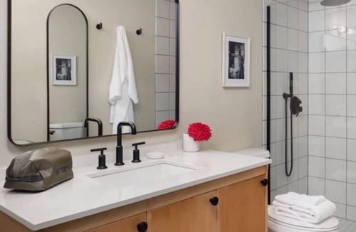 Jackson Hotel | Rustic-Chic Room with Pool Access & Courtyard Views