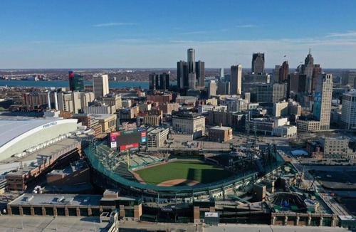 Brush Park Apartment | Rustic Detroit Retreat- Walking distance From Arenas and Stadiums!