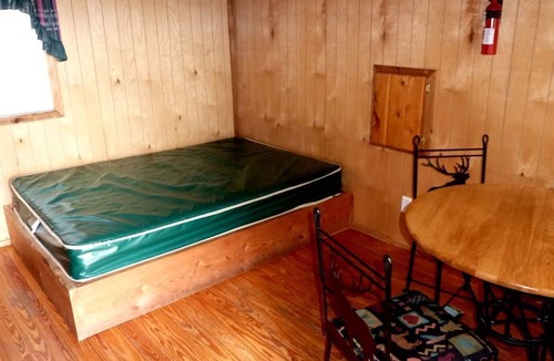 West Yellowstone Cabin | Rustic Family-Friendly Cabin Perfect for Outdoor Activities in Montana