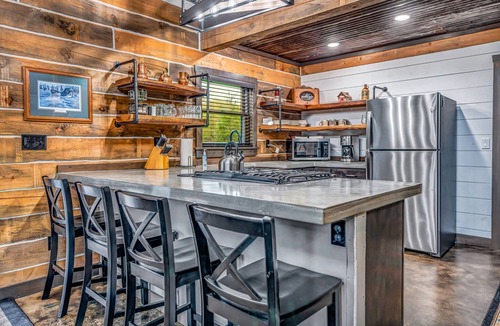 De Soto Cabin | Rustic Hideaway Sleeps 4 HOT TUB