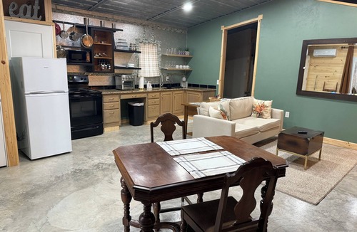 Grapevine Cabin | Rustic Lodge. Quiet and cozy
