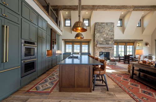 Livingston House | Rustic Luxury Barn Retreat in Pray, Montana – Family & Pet Friendly