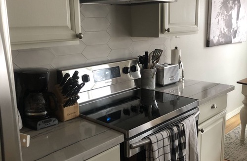 Jackson House | Rustic modern w/mountain views, creek, hiking, biking + 2 blocks to ski shuttle
