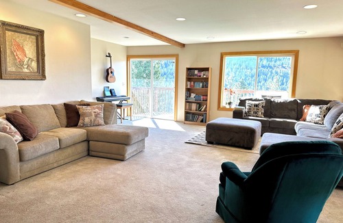 Chewelah Cabin | Rustic Mountain Top Lodges for Short or Longer Stays